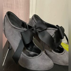 Grey pump heels